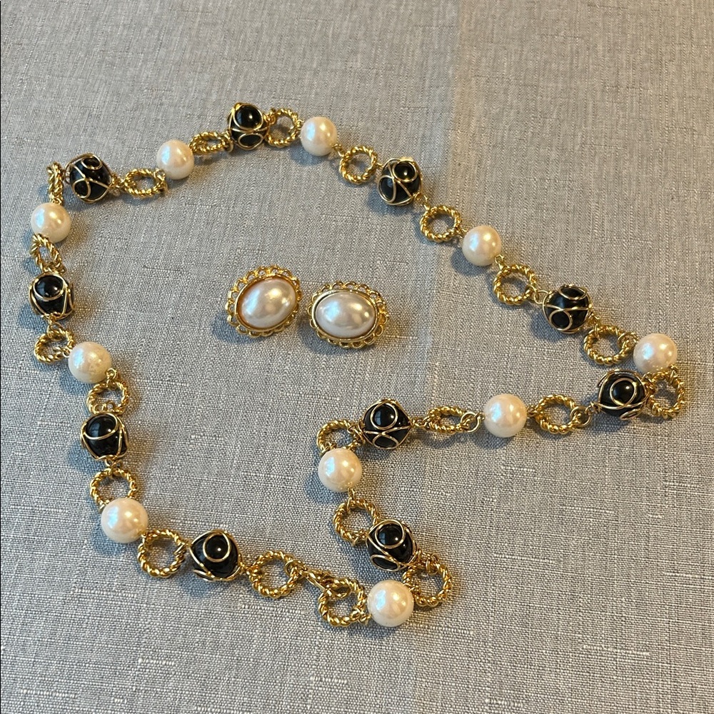 Elegant Gold and Black Pearl Jewelry Set